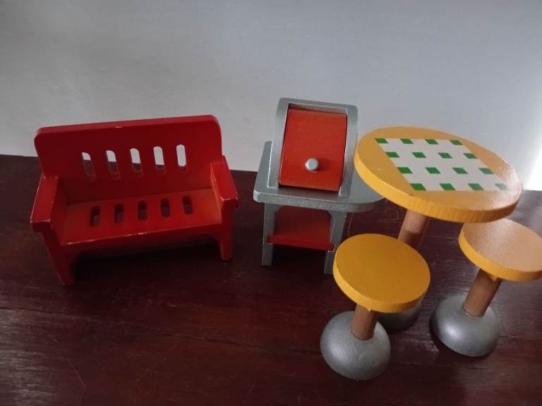 Toy Doll's House Wooden Garden Furniture Set