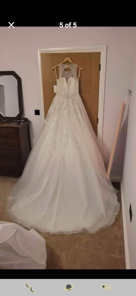 Mori Lee Stunning White Wedding Dress with Intricate Beading – New