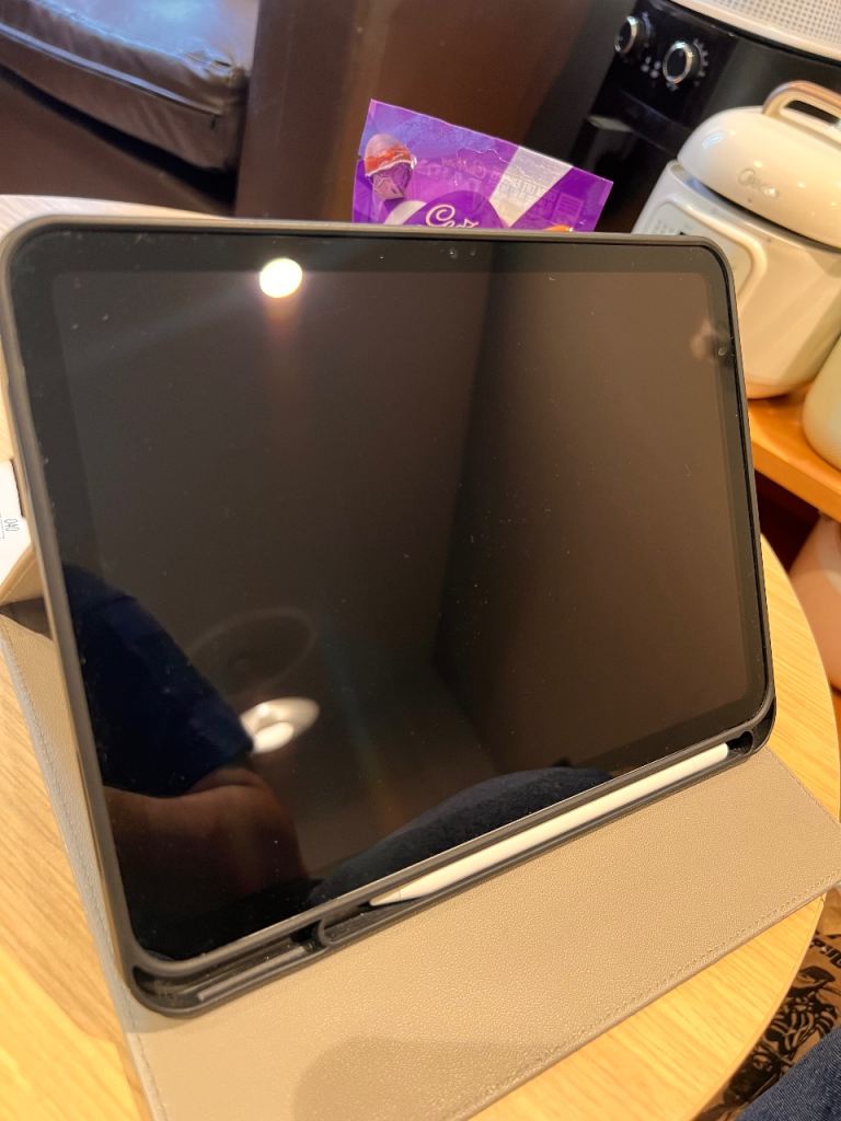 10.9” iPad (2022) 64 GB Silver and USB-C Apple Pencil
