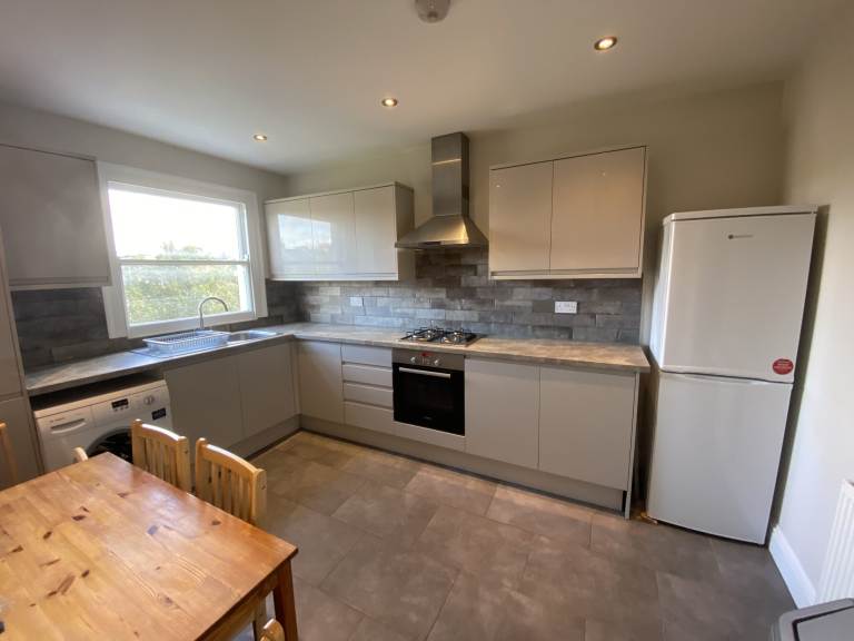 3 bedroom flat in 3 Bedroom Flat – Evershot Road, Finsbury Park, N4