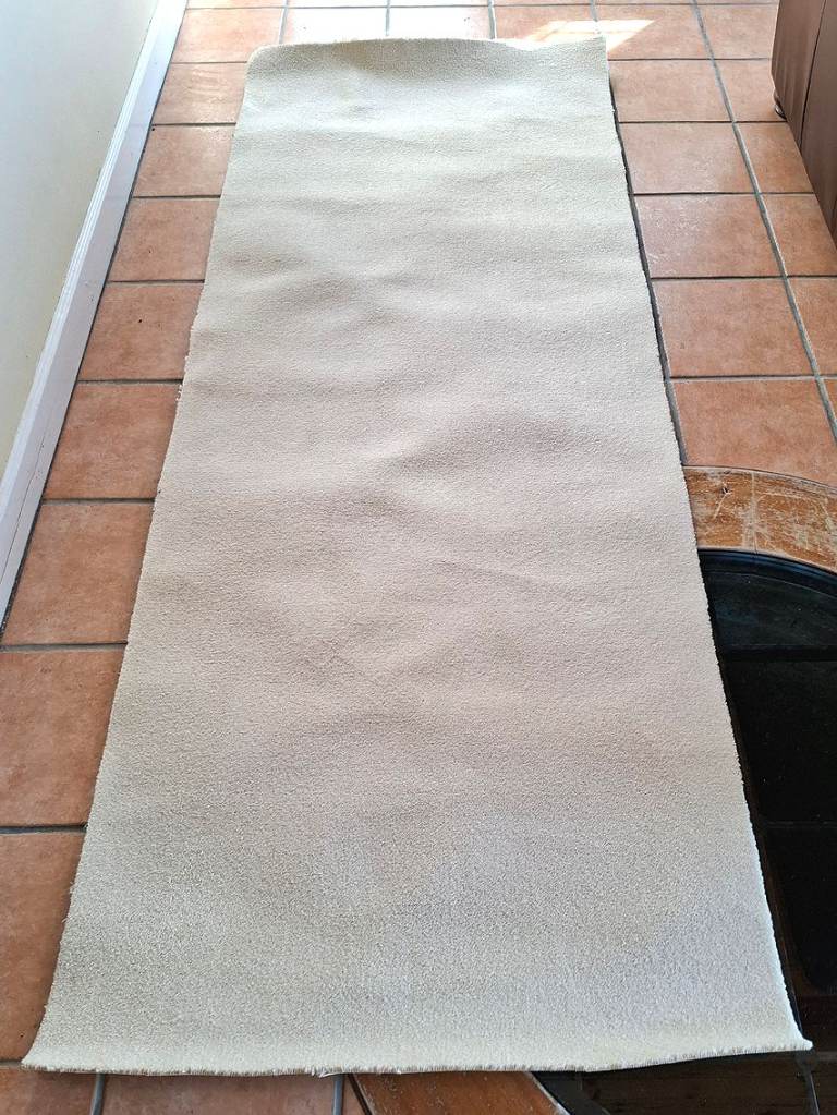 Carpet Offcut Beige Cream 250cm x 100cm 8 ft 2 inch x 3 ft 3 inch Brand New Carpet Remnant