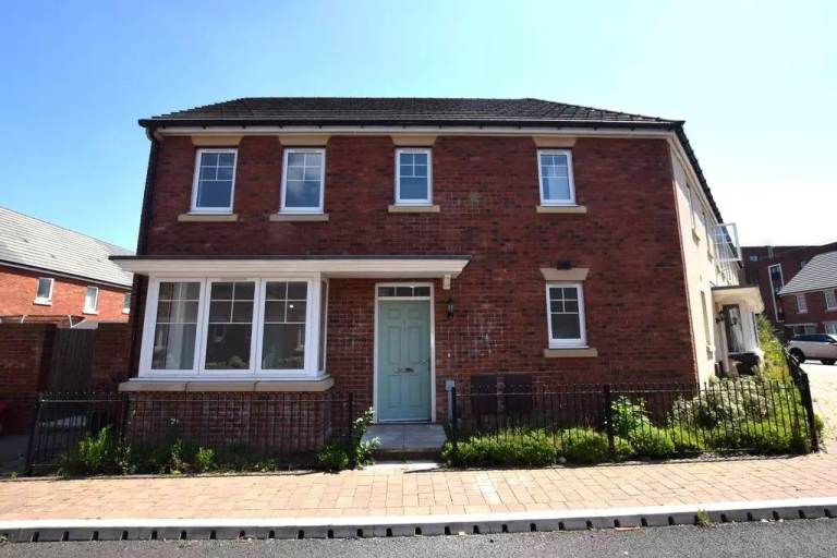 3 Bedroom House to rent - Clos Pwll Coch, Canton CF11