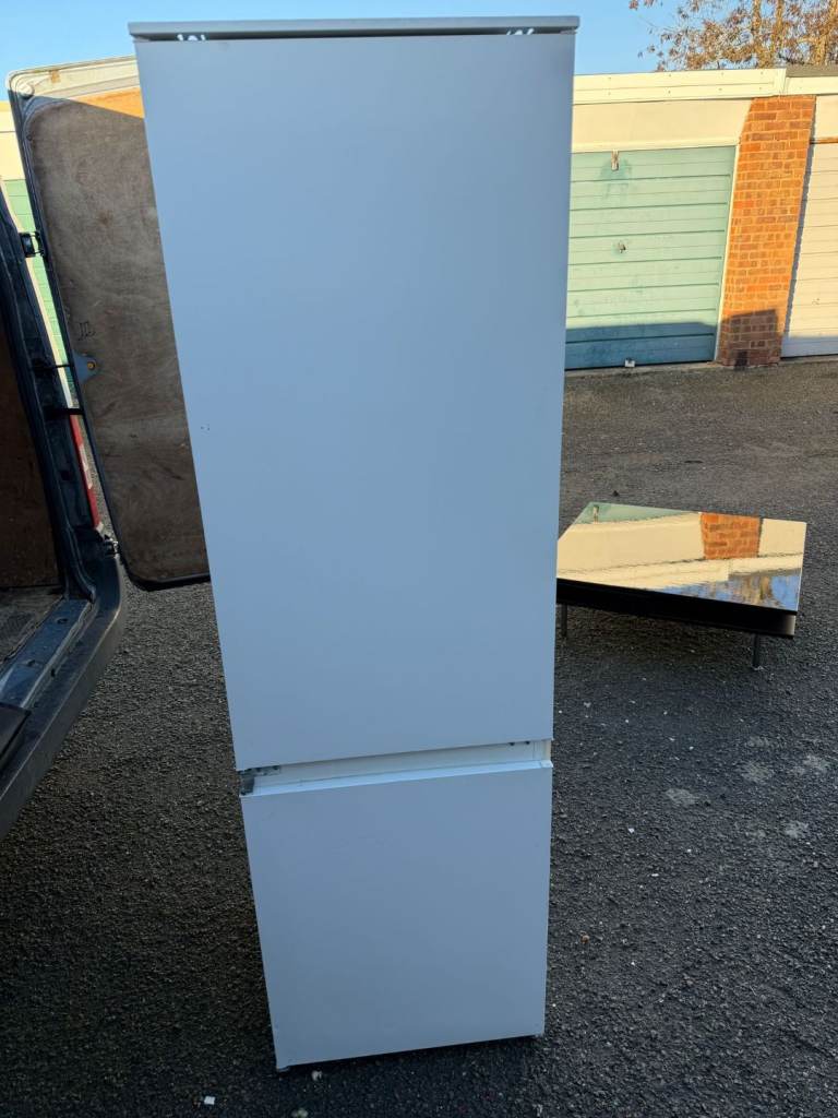 *Integrated Fridge Freezer £125*