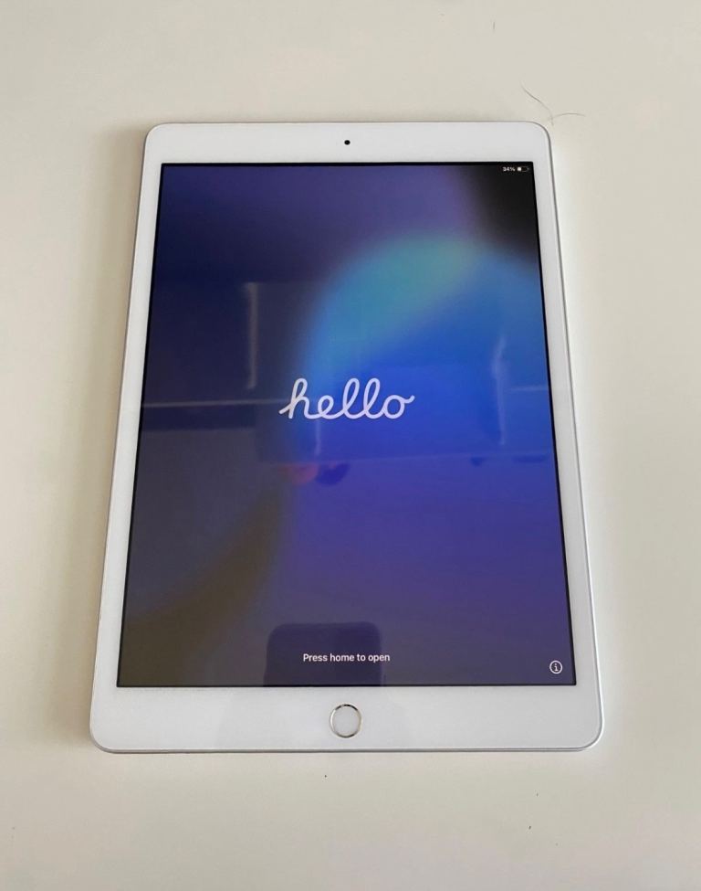 Apple iPad 7th Gen 32GB Silver/Rose Gold - Excellent Condition