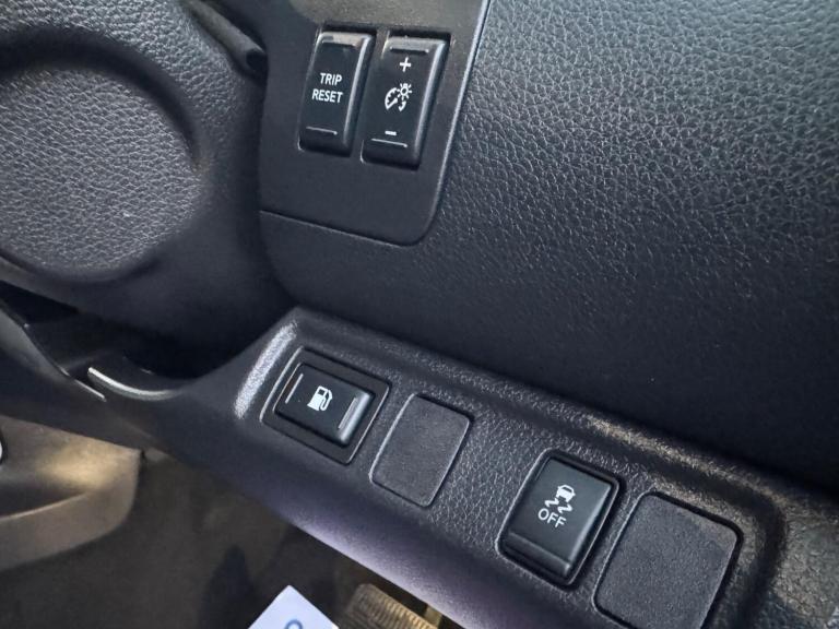  Nissan Navara 2.3 dCi N-Guard Auto 4WD Euro 6 4dr Diesel Automatic