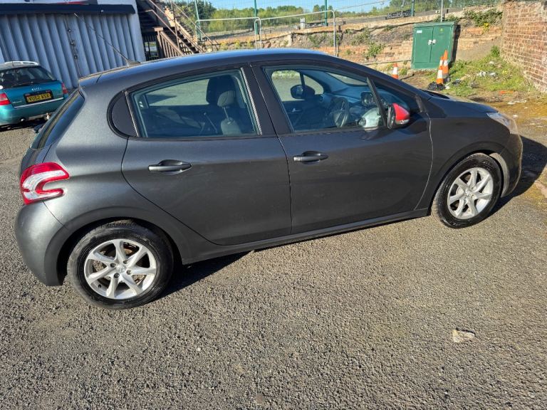 2014 - £20 TAX PEUGEOT 208 1.4 HDI  5 DRS*MOT- SEPT 2026*like Ford Fiesta Renault Clio mazda 2
