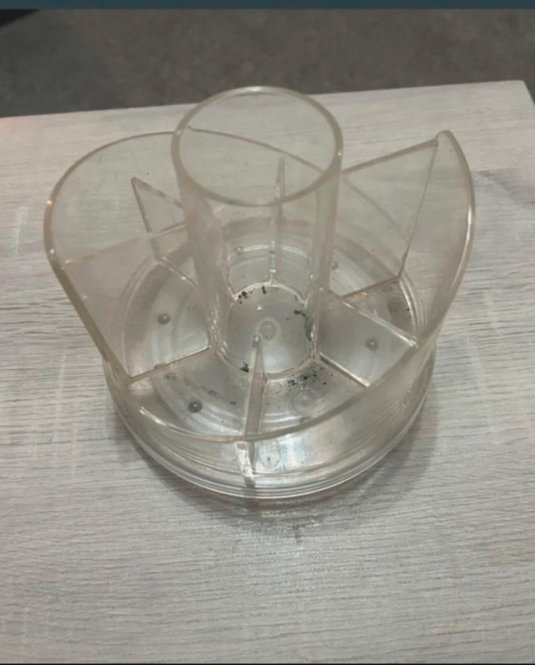 Rotating pen holder. 