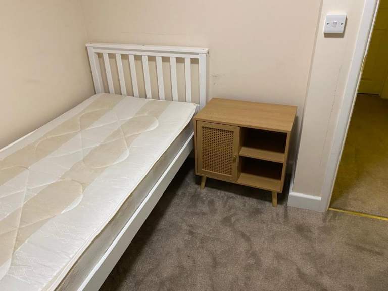 Single room to let