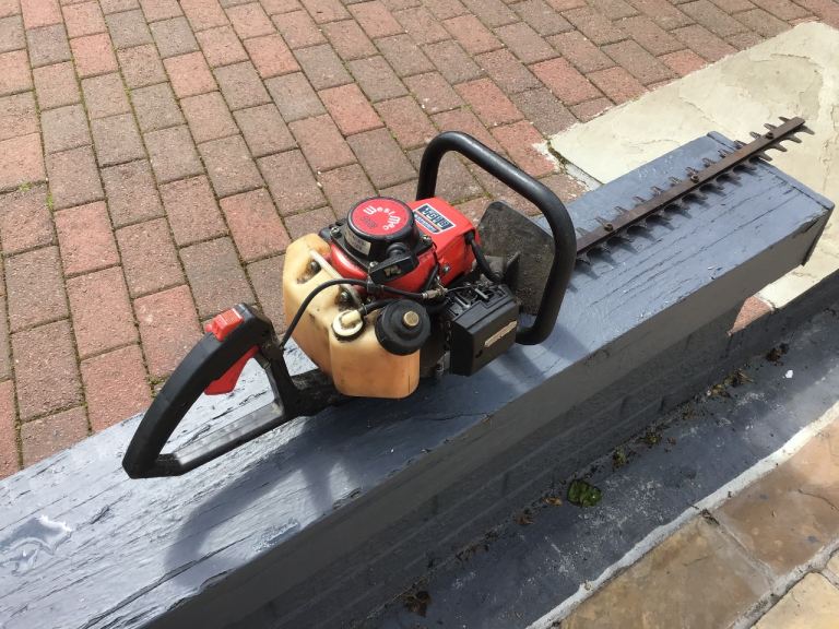 Hedge trimmer 