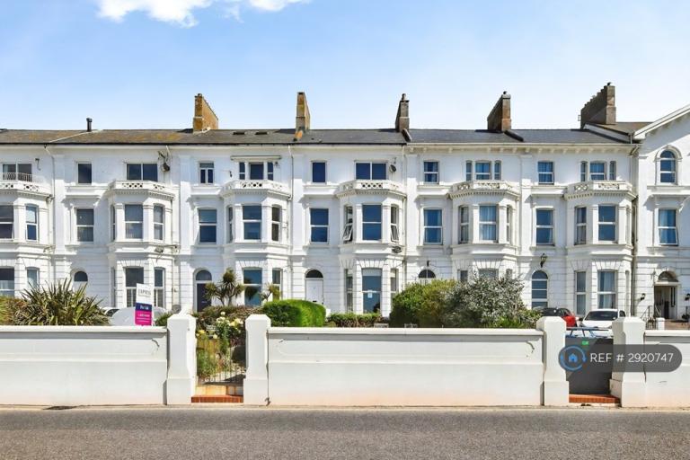3 bedroom flat in Morton Crescent, Exmouth, EX8 (3 bed) (#2920747)