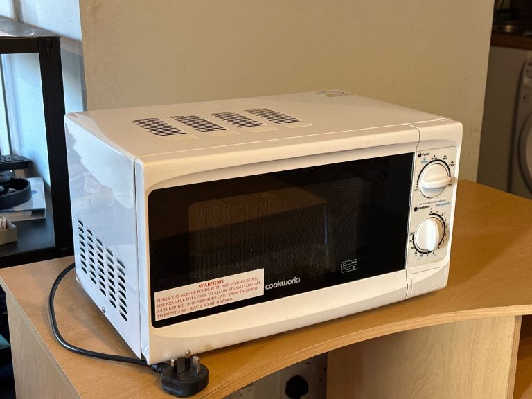 Cookworks Microwave Oven – White, Good Condition