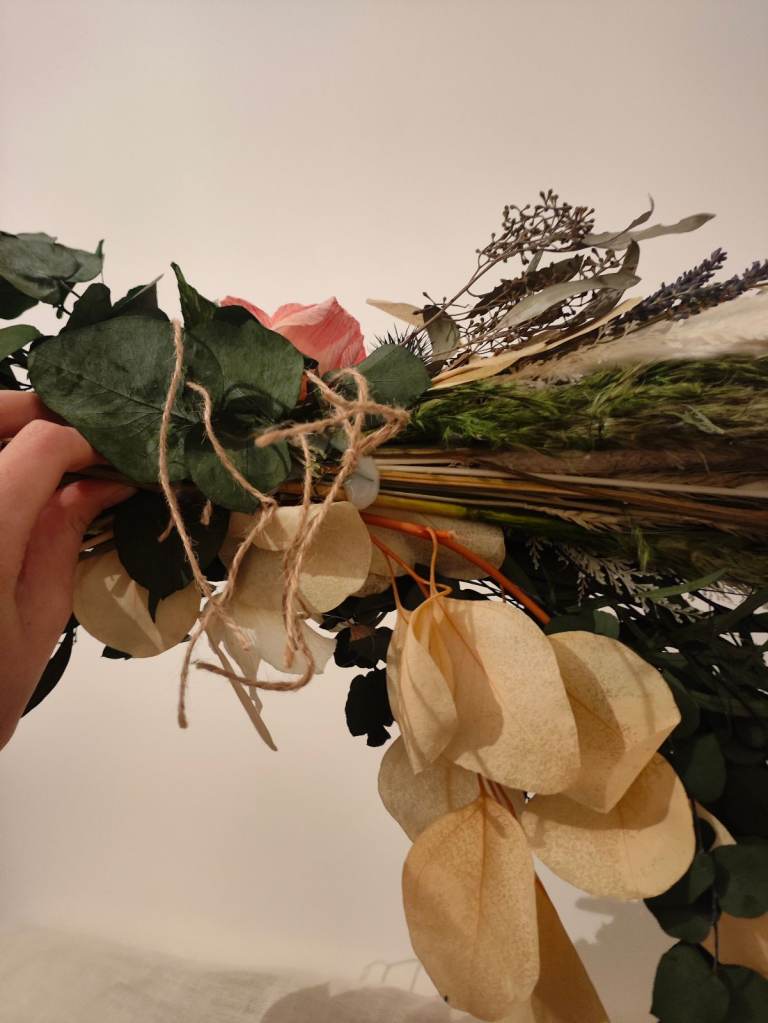 Flowers for wedding arch