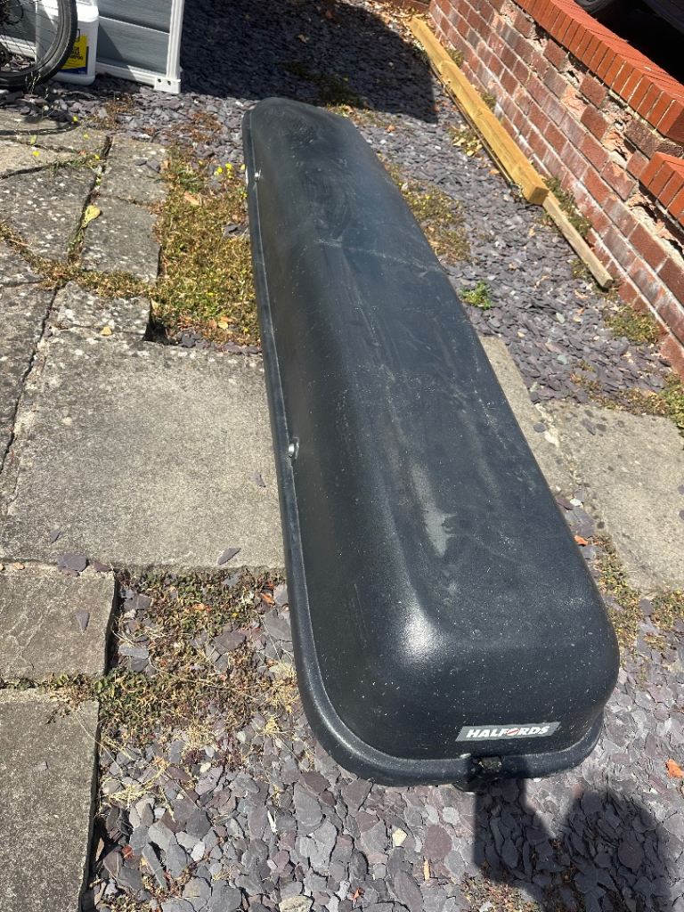 Halfords roof box 400L with key and clamps £70 bargain 