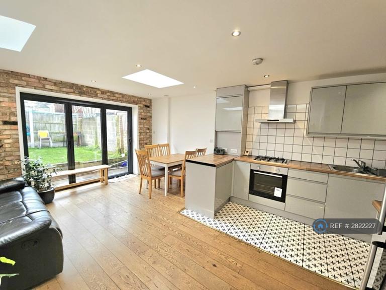 4 bedroom house in Ranelagh Road, London, E15 (4 bed) (#2822227)