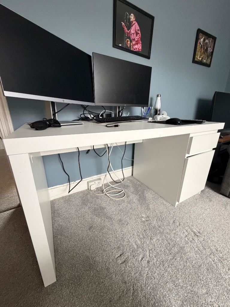 White Office Desk with Drawers – Good Condition