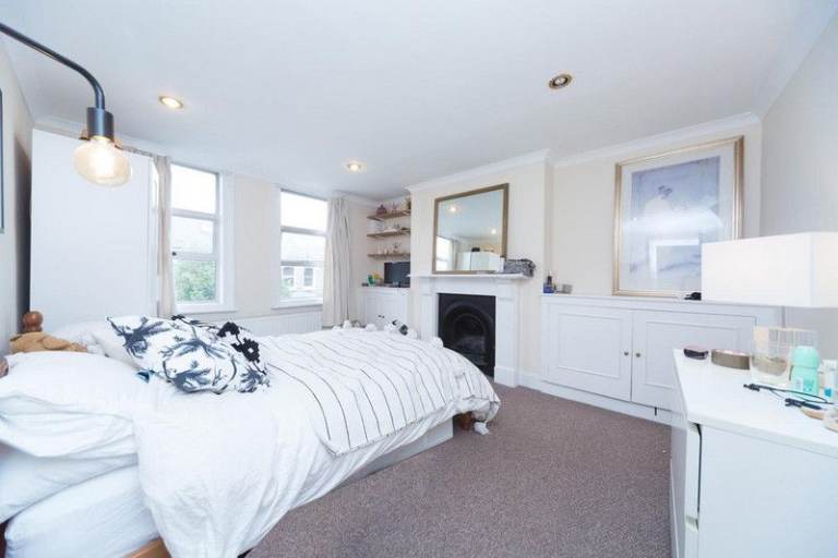 Three Bedroom Flat in Clapham Common