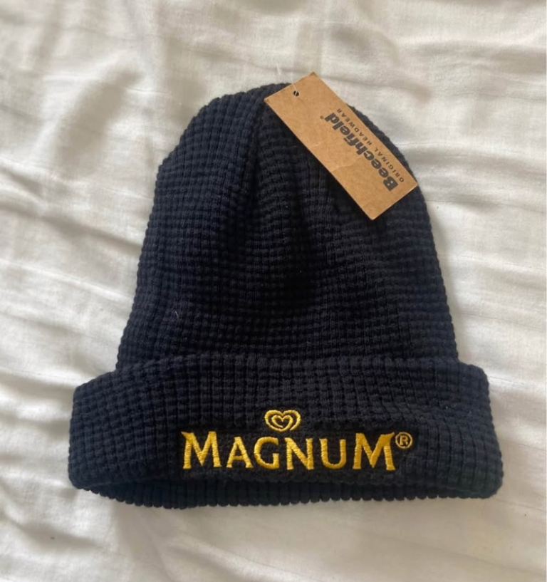 Assorted items of clothing 