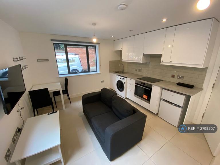 2 bedroom flat in Clarendon Road, Leeds, LS2 (2 bed) (#2798367)
