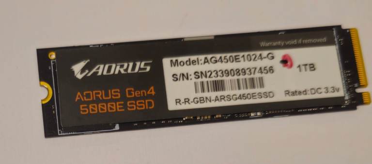 AORUS Gen4 1TB SSD (AG450E1024-G) - As Good As New