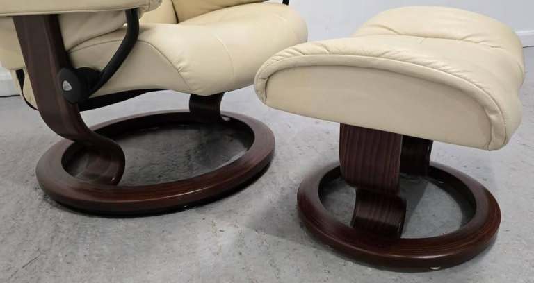 Ekornes Stressless Medium Leather Recliner Chair and Stool 3225