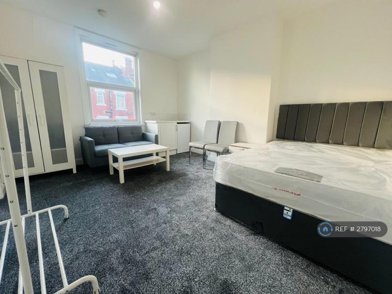 1 bedroom in Mitford Place, Leeds, LS12 (#2797018)