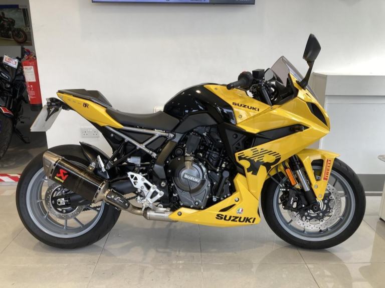 2025 SUZUKI GSX-8R KIIRO - 1 OWNER - FULL AKRAPOVIC SYSTEM - TAIL TIDY 
