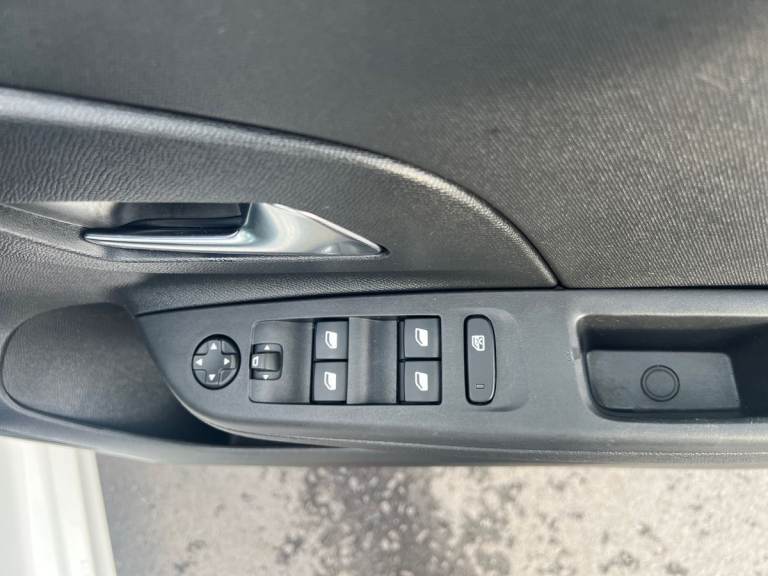 2021 Vauxhall Corsa Corsa 1.2 Se 5 door Hatchback Petrol Manual