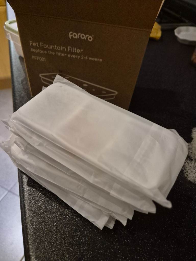 Faroro WF01 Cat Water Fountain, 2.5L Rechargable via USB-C Operated with Motion Sensor