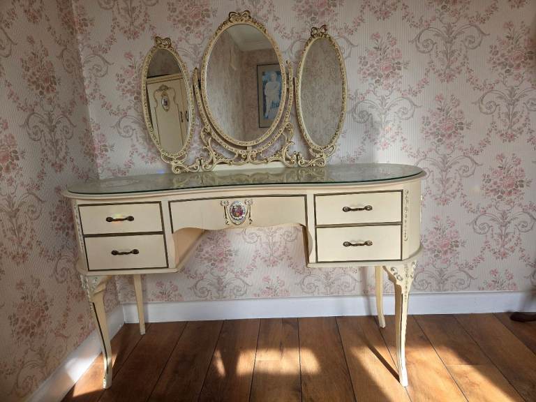 Dressing table French Louis XV style shabby chic