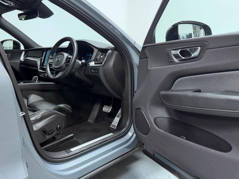 2021 Volvo XC60 R-Design Pro T8 AWD (390 hp) Auto ESTATE Petrol/Electric Hybrid Automatic