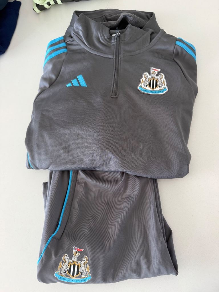 New age 13-14 Adidas Newcastle United football hooded tracksuit