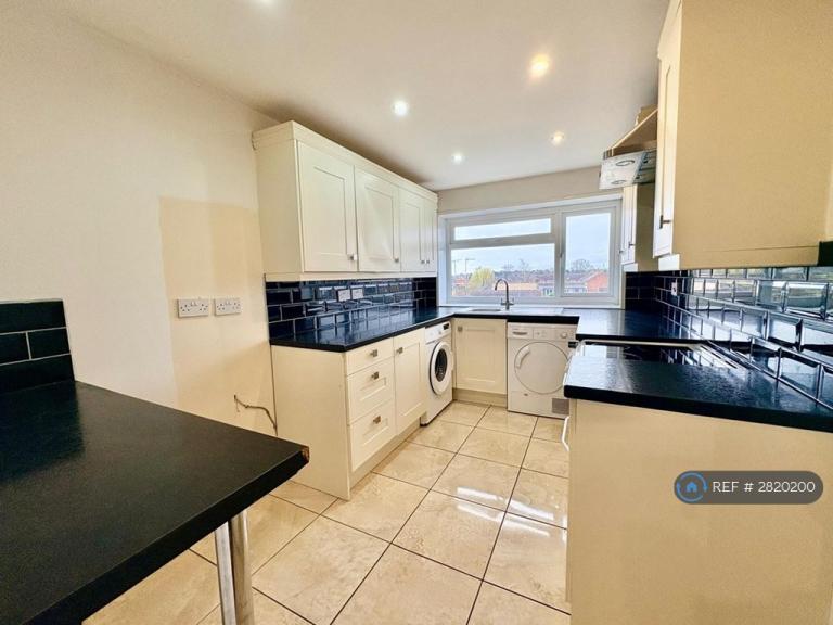 2 bedroom flat in Upper Eastern Green Lane, Coventry, CV5 (2 bed) (#2820200)
