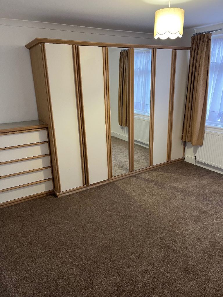 5 BEDROOMS/KINGSBURY LONDON NW9