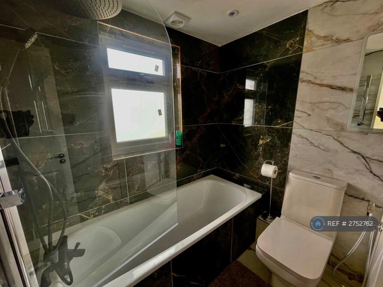 1 bedroom in London, London, UB6 (#2752762)