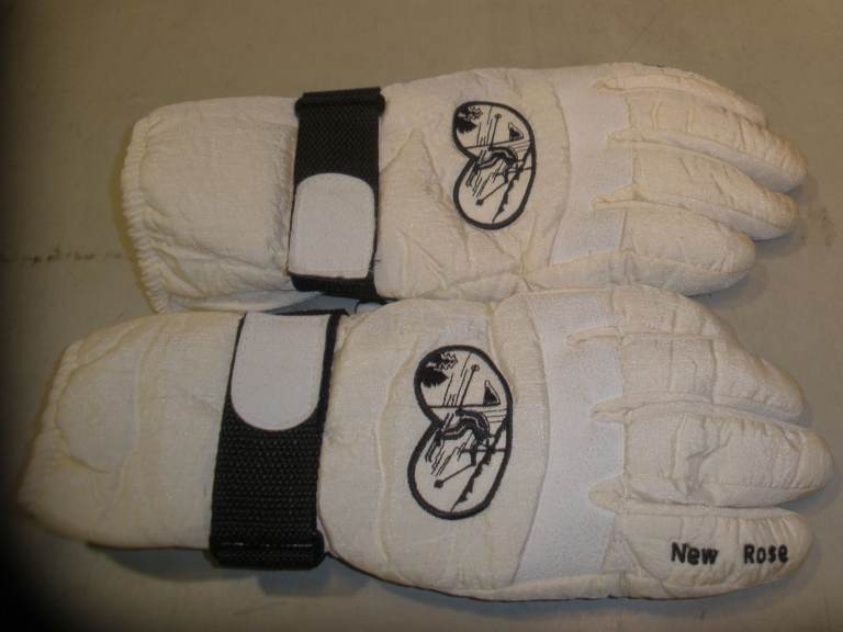 Ski Gloves  New Rose Women size 6.5 M used