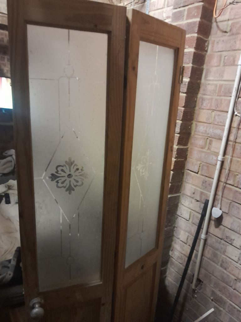 Bi fold pine door