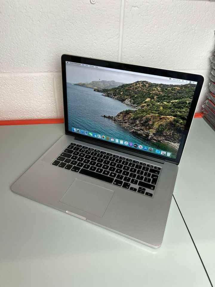 Powerful Apple MacBook Pro – Intel i7 Quad | 16GB RAM | 512GB SSD | 15.4" Retina Display – £299