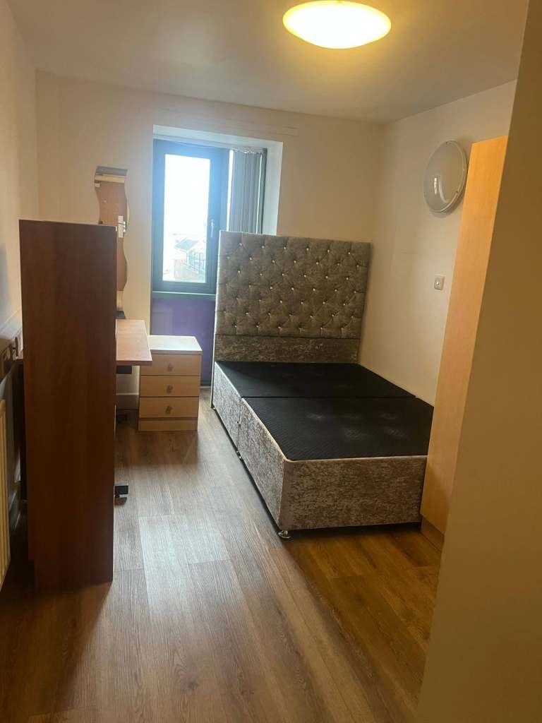 En-suite rooms to rent in BD7 