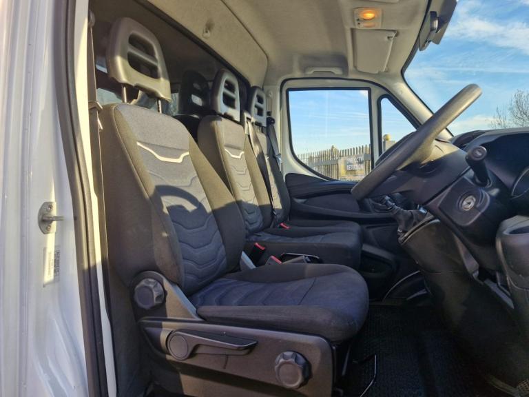 IVECO DAILY LUTON BUSINESS 2.3 D HPI 14V 35S 3000 2021