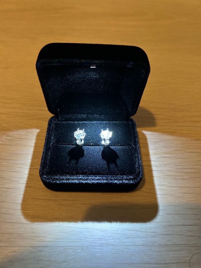 Moissanite earrings, 2ct total