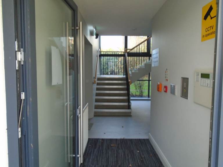 SWAP a 2 BED GROUND FLOOR APARTMENT LISBURN FOR A SIMILAR WITH ON/OFF STREET PARKING in LISBURN