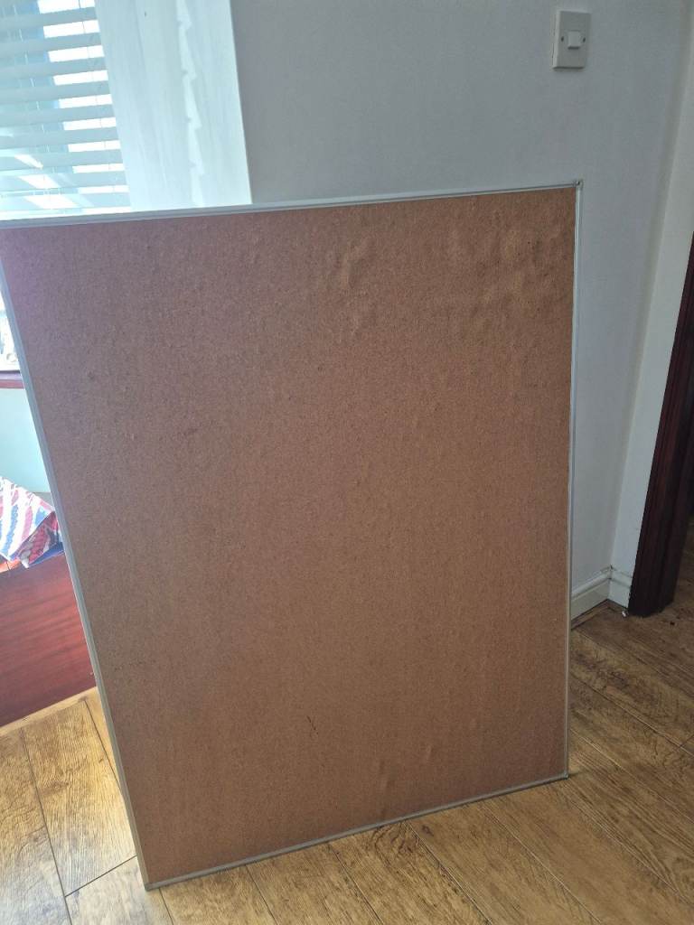 Cork Board with Aluminium Frame 120x90cm