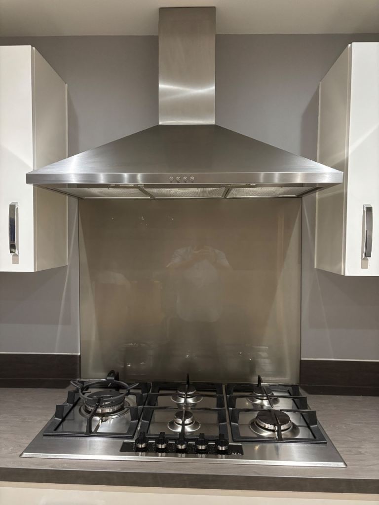 AEG 5-Burner Gas Hob Model - HGB95522YM with Electrolux Extractor Hood. 