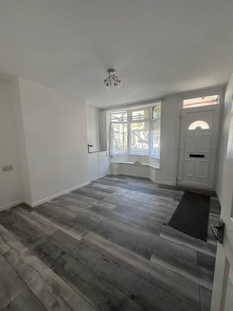 3 bed mid terrace on Broxtowe Drive 