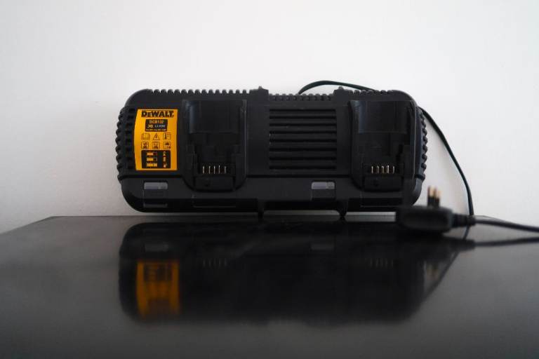 dewalt double charger 18v