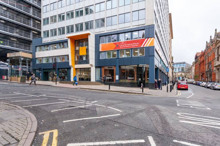 Birmingham - B3 3AS \ Serviced Office with 2 Desks