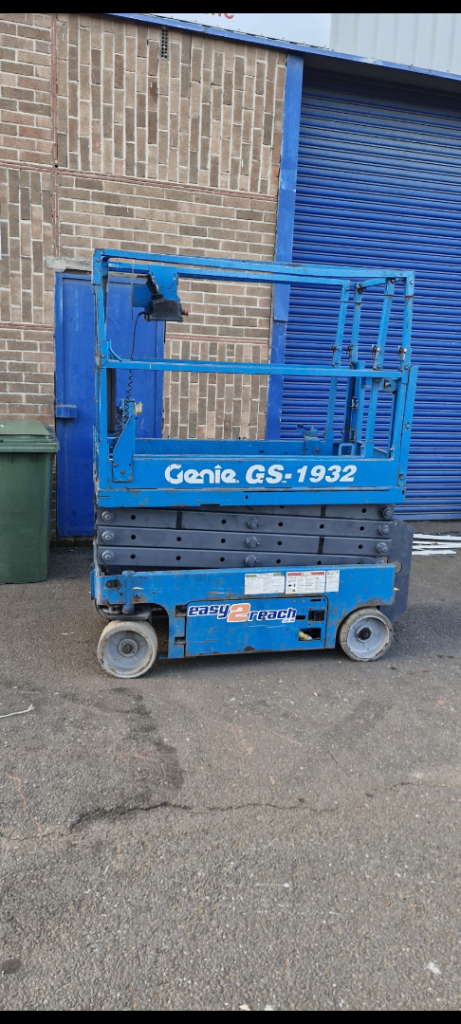 Genie GS-1932 Scissor Lift & Indespension Challenger 50 Beavertail Plant Trailer Combo
