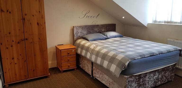 Fully furnished room available in a great City Centre location (BD8) house share. 