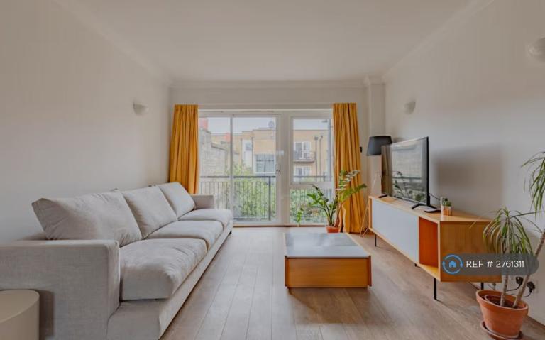 2 bedroom flat in Bacon Street, London, E2 (2 bed) (#2761311)
