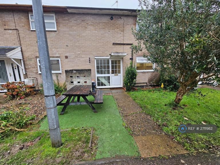 2 bedroom house in Bedwell Crescent, Stevenage, SG1 (2 bed) (#2711982)